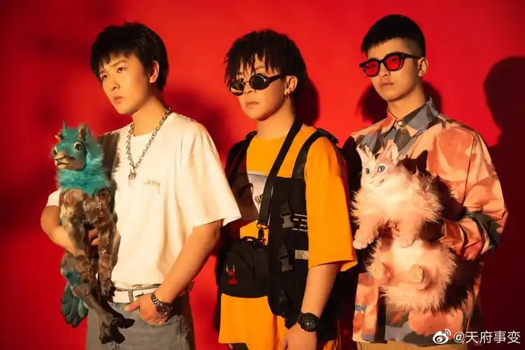 "天府事变"成员合照,从左至右分别为王梓鑫,李毅杰,罗锦辉.