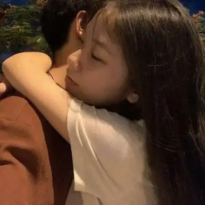 最热情侣头像一人一半恩爱 超甜情侣头像双人虐狗