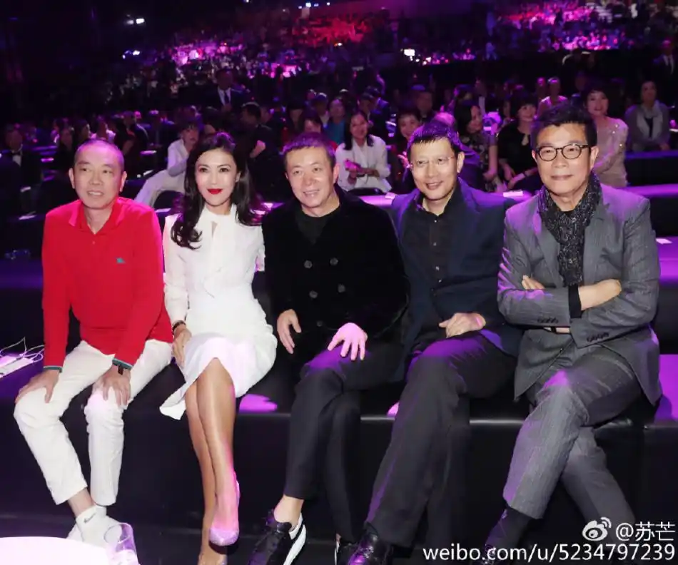 蹭拍女王苏芒微博之夜再发力 合影多位大咖(图)_高清图集_新浪网