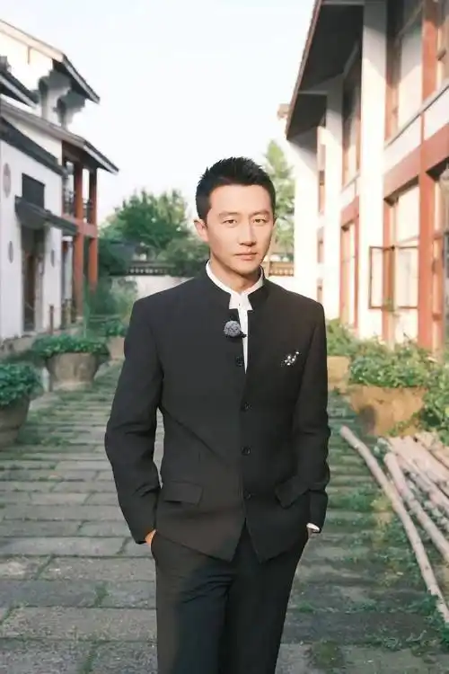 演员黄轩被指"家暴"?工作室回应_剪影_先生_网友