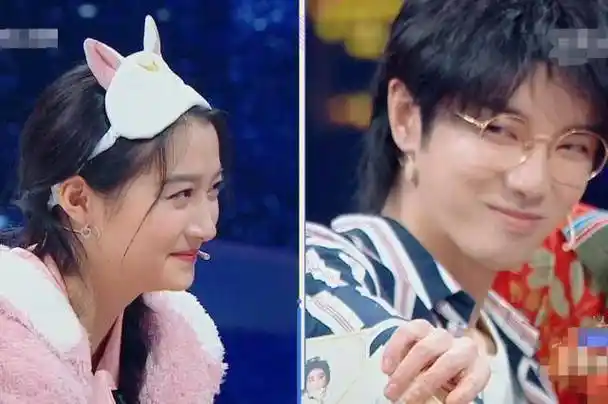 关晓彤捣乱华晨宇抽牌,谁注意花花说了啥?节目组赶紧7字救场!