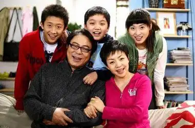 由知名演员宋丹丹,童星张一山等人领衔主演的情景喜剧《家有儿女∽栽