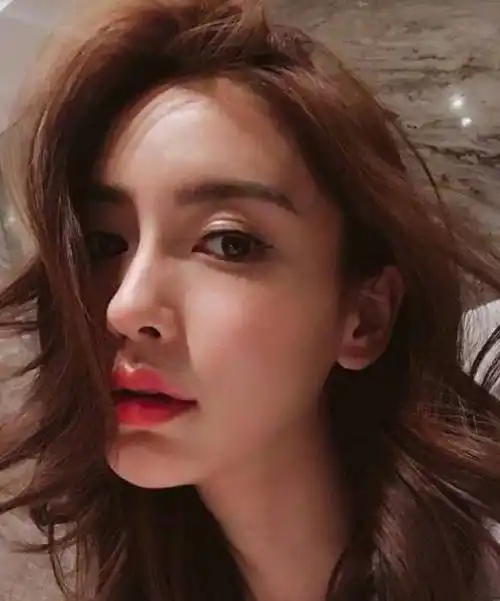 baby冬至凌晨晒自拍网友原来杨颖的双眼皮是贴的啊