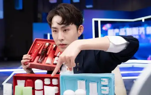 瑜大公子首次走秀国风造型吸睛14小时直播互动不停