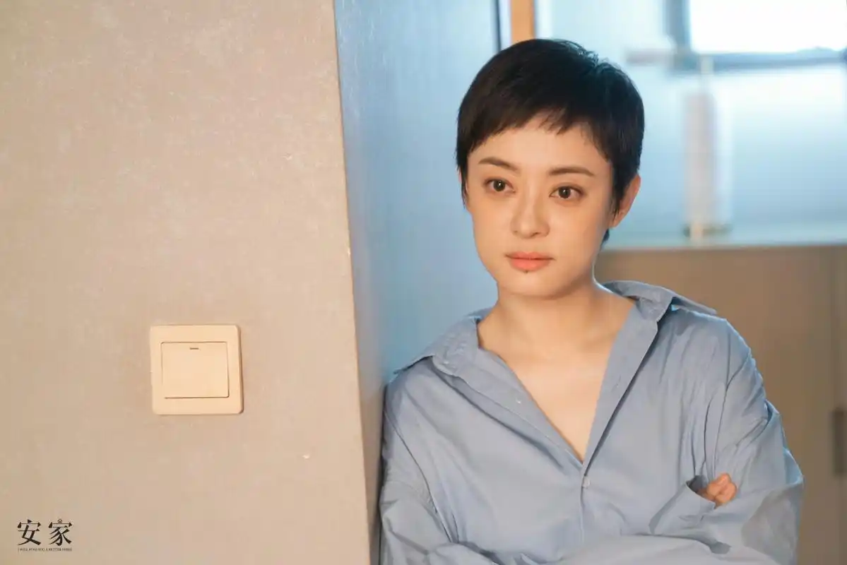 孙俪安家#心疼过房似锦看向橱窗里丝巾的眼神,也为房店长和安家小队