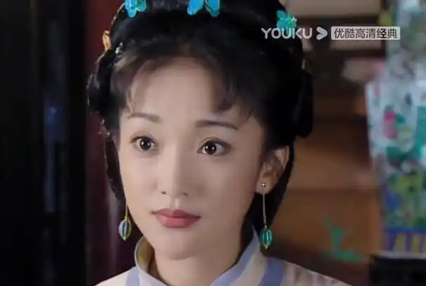 1998年,周迅和几位大咖陈道明,方子哥,胡天鸽一起演了部古装剧《绍兴