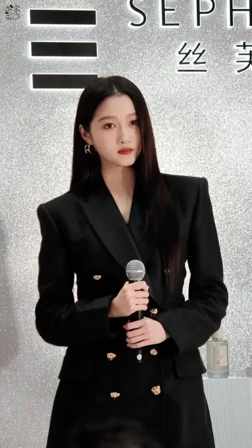 关晓彤女霸总回国##蔻依香氛代言人关晓彤