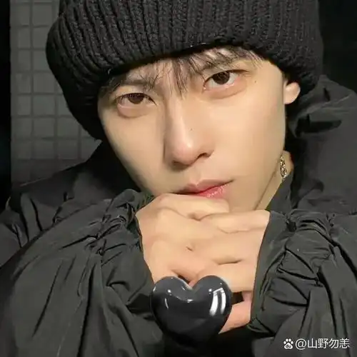 好看男头最后一张是别人发给我的!照片真人