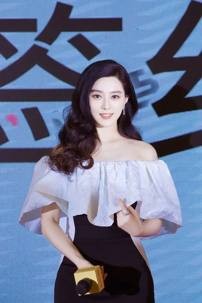 印象中的范冰冰一直都是长直发或者长卷发,出席活动的时候也会将长发