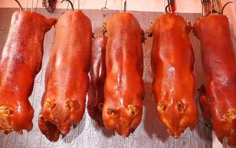 香港 超靓脆皮 烧乳猪 金黃流油卜卜脆 难怪一天能卖20多只!