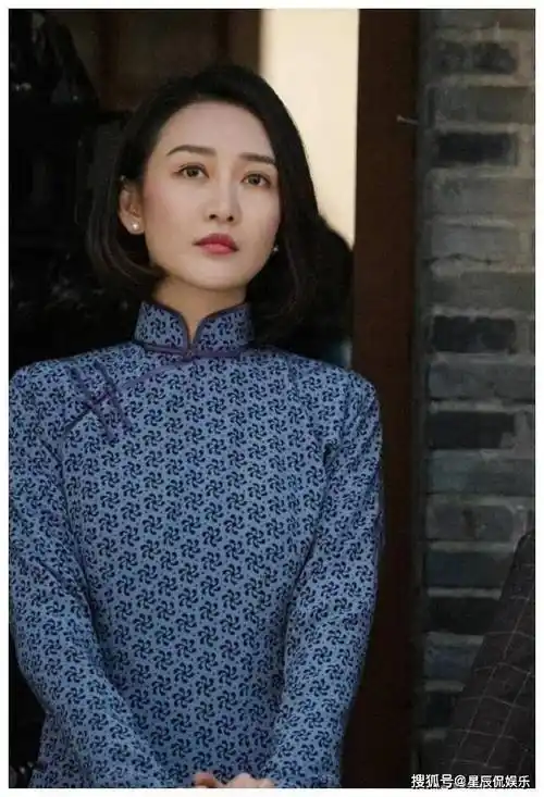 天不怕地不怕就怕王鸥穿旗袍看到裙子开叉的高度谁顶得住