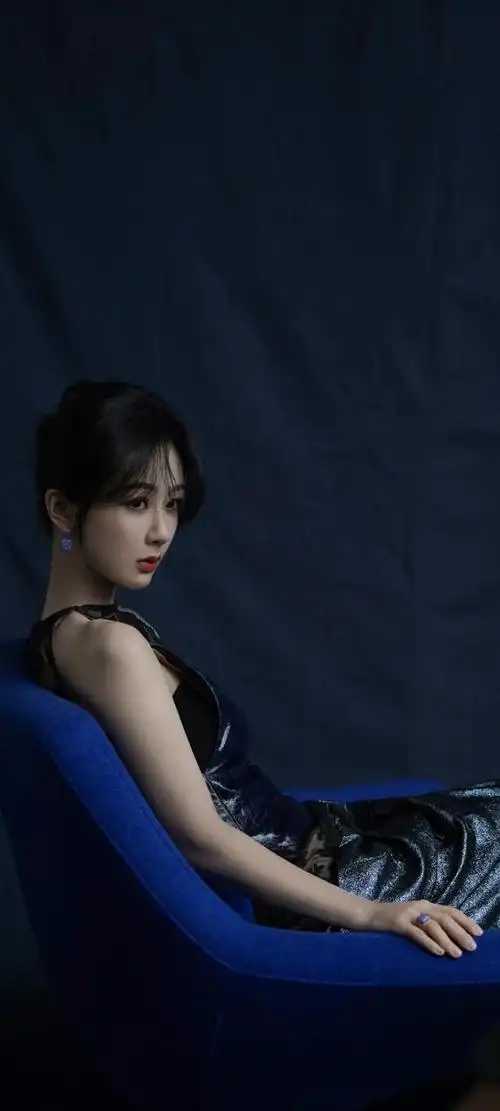 本期美女系列壁纸,我们为大家带来了一组杨紫的精美照片.