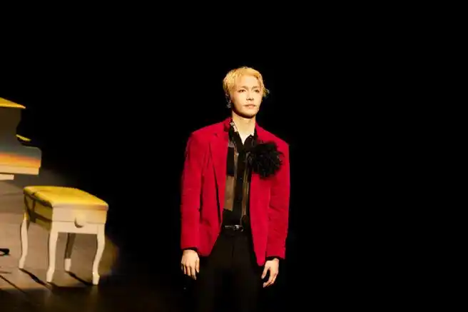 张艺兴演唱会紫海