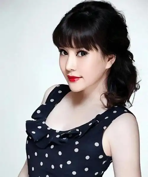 还没有牛莉,黄杨这样的美女演员出现前,杨蕾就是那位备受瞩目的小品