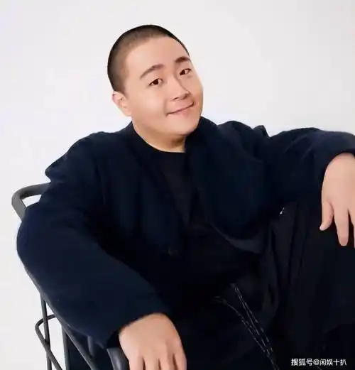 4岁走红年赚百万,却被妈妈败光,如今33岁靠着直播再次翻红_郝劭文