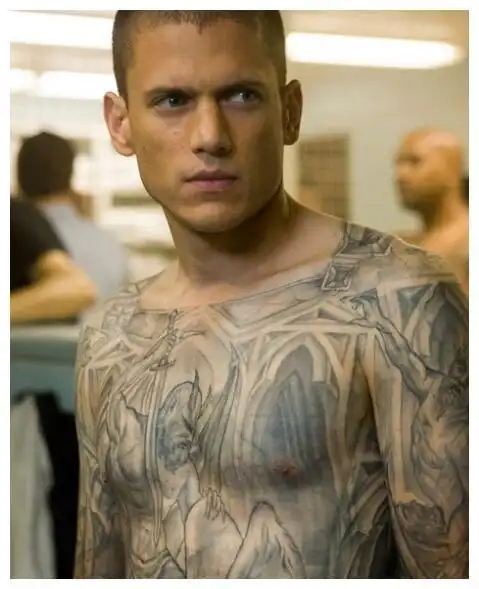 郑伊健过肩龙,韩栋九纹龙,看剧中霸气纹身,就服影帝梁家辉