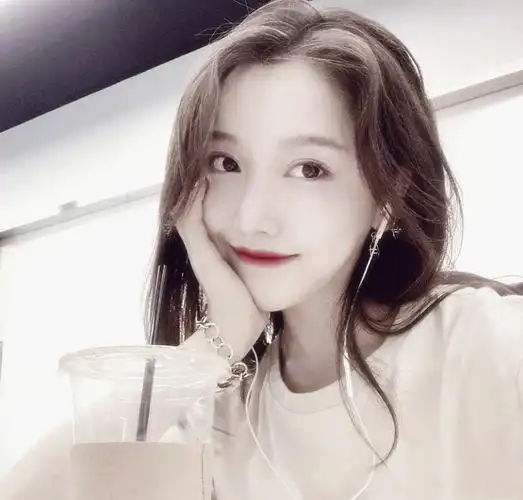 自调姜贞羽滤镜头像抱图艾特标明.