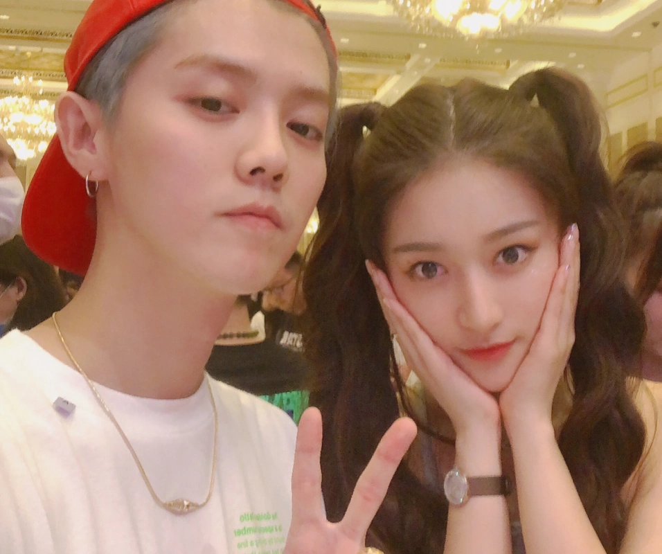 难怪"华仔"不会晒自己的生活照片,看到结婚照后,我也不会!