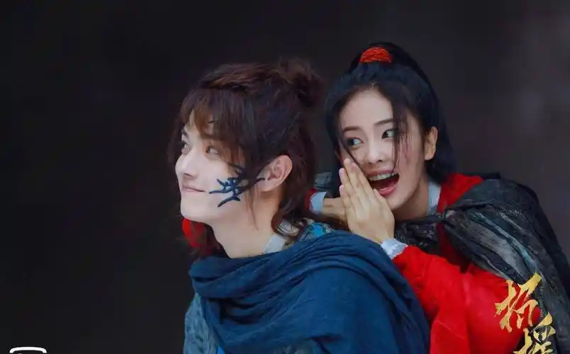 "强捧出道"白鹿:压番关晓彤,与许凯炒cp,于正旗下头号花旦?