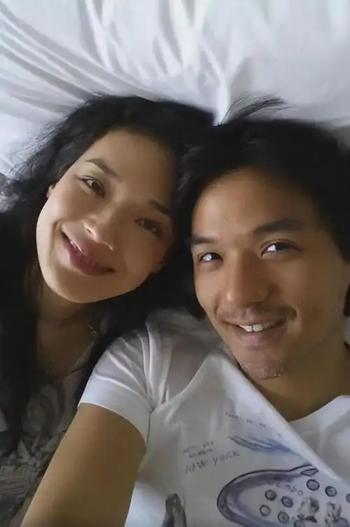 不管冯德伦风评如何,每一次他的感情低谷期,都是舒淇在陪着他度过.