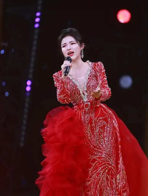 张友凤,女高音歌手魅力