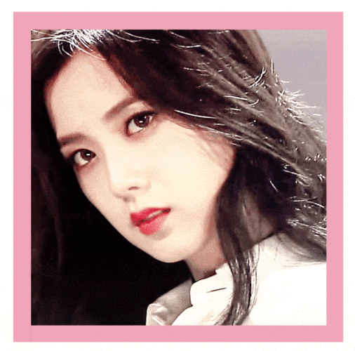 jisoo长相可以说是非常符合kpop界的审美标准了,并且是典型的气质的