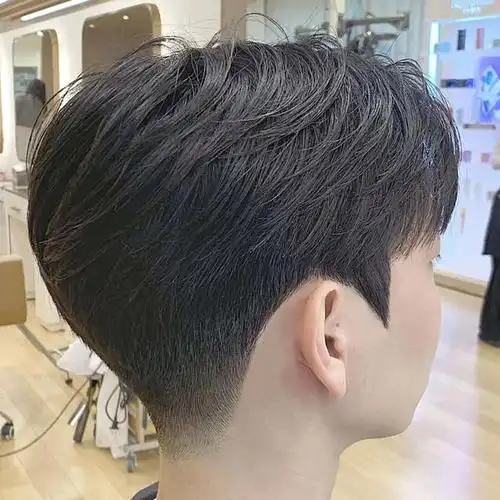 型男新宠:起发脚推边男发