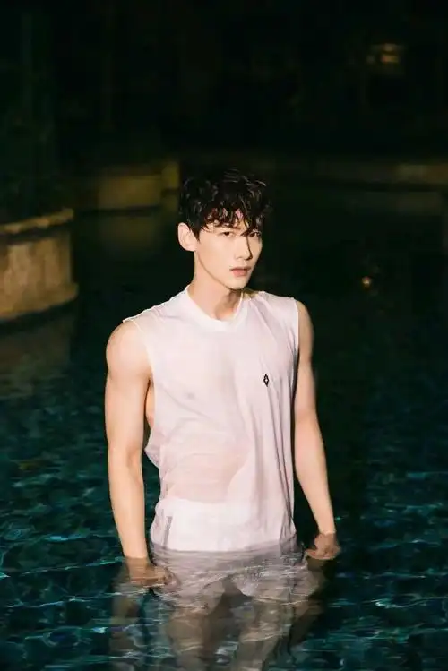 我说白敬亭你小子是真的懂健身的,连健身后补充体力的零食都安排的