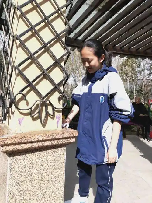 运城力行中学2014班书写新时代雷锋日记