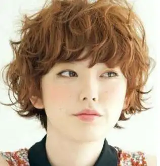 女士菠萝烫短发发型图片