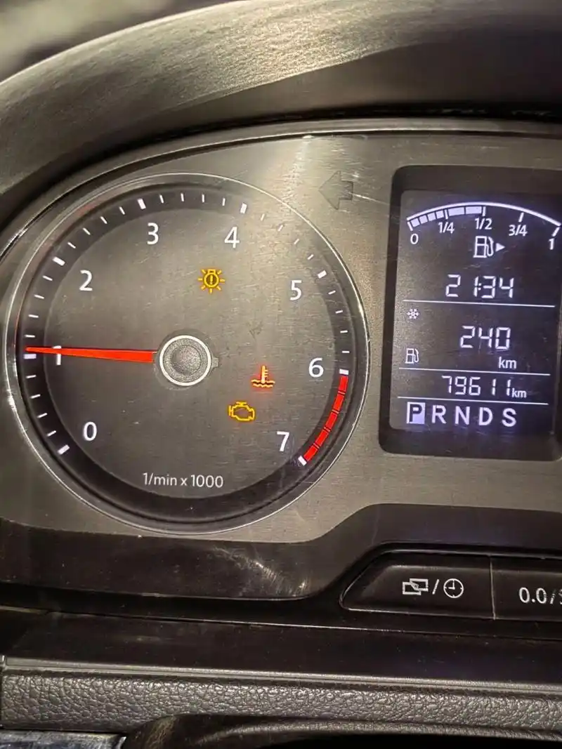 今天买了冷却液倒进去了,着急上班还没看,待会马上下班了,不知道是啥