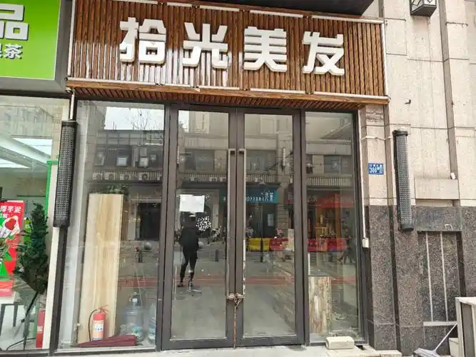 315报道|预付式消费成投诉"重灾区",理发店老板闭店"跑路",上百人充值