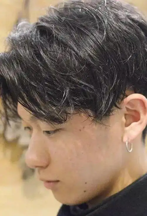 男生头发细软适合的烫发 绝对耍出潮男的卷发打造