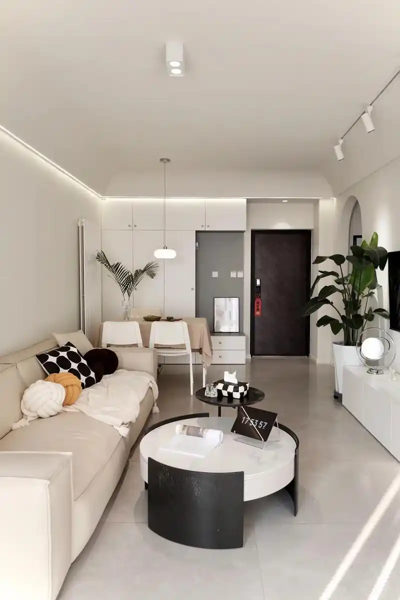 20岁女生奶里奶气的家小户型50平旧房