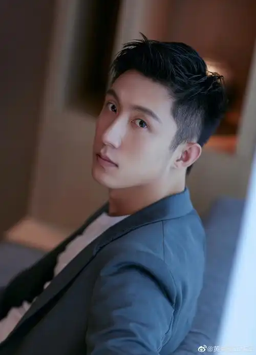 黄景瑜的白衬衫