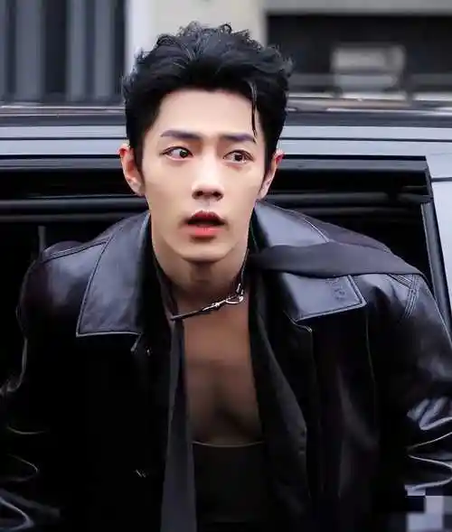 原创把32岁肖战跟26岁王一博放一起对比我才明白什么叫顶级骨