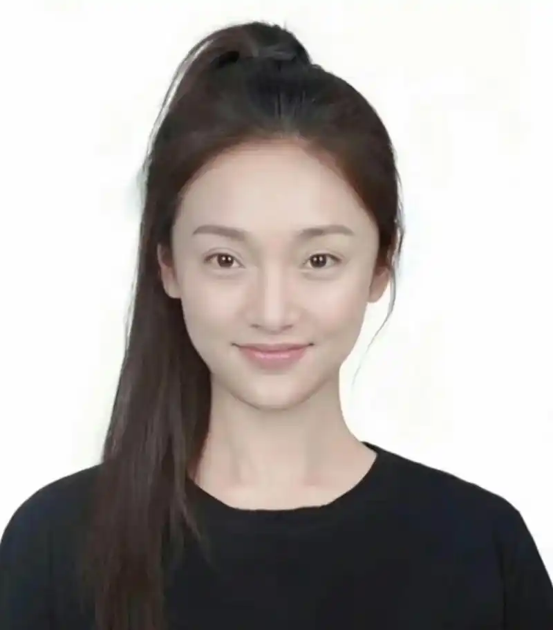 五官也是无可挑剔,这相比之下,现在的那些95后花瓶女明星,简直就是