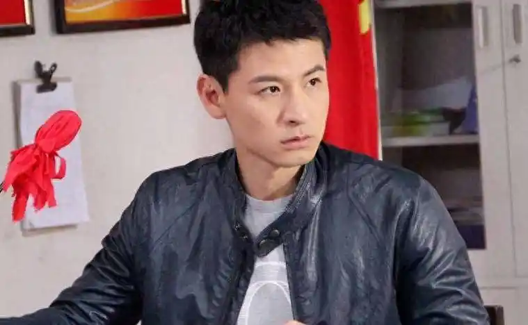 老公与女ceo深夜聚餐,当众插兜掏裆行为不检点_钱泳辰_网友_动态