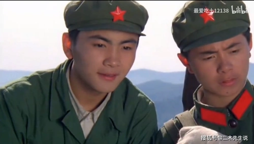 初代军艺校草旧照曝光,竟是班长洪剑涛,还有沙溢沈腾,杨洋慌了