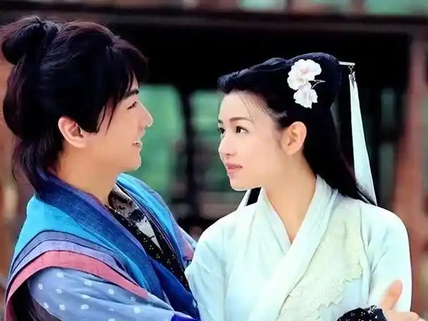 而这部戏的女主角则是有饰演过"国民初恋"沈佳宜的陈妍希担任.