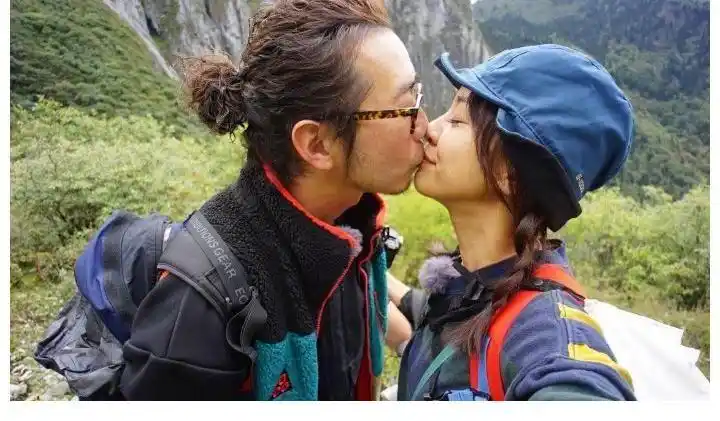 原创陈意涵二胎得女与大12岁导演老公三年抱俩儿女双全令人羡慕