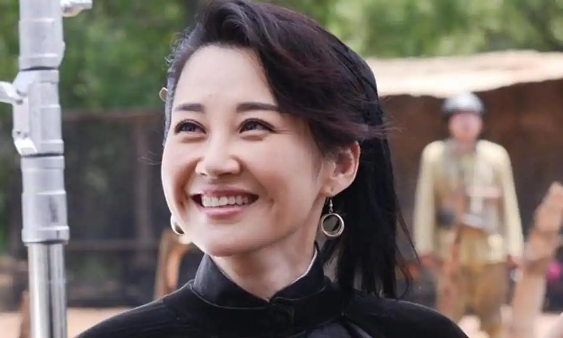 《来势凶猛》:靳东,许晴领衔,抗战场面壮观震撼