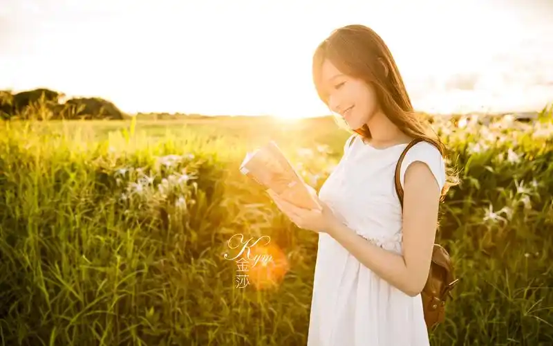 森系女孩金莎高清桌面壁纸,金莎一向以清纯脱俗的形象深入人心,纯净