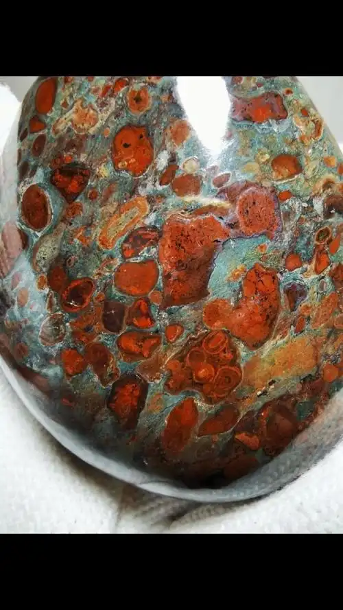 今天刚磨好的,五彩球粒陨石精品手把件