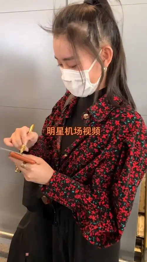 蒋依依签名停不下来太可爱了