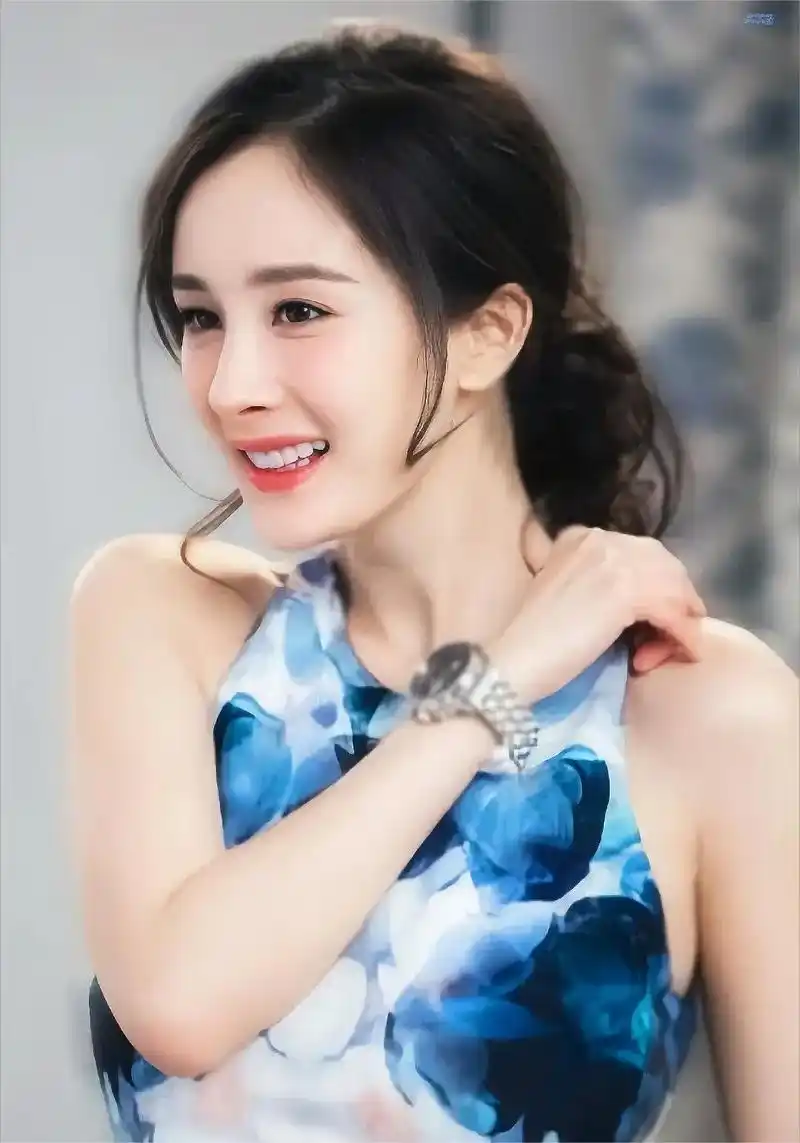 杨幂的月牙笑:甜蜜魅力还是营销疲劳?