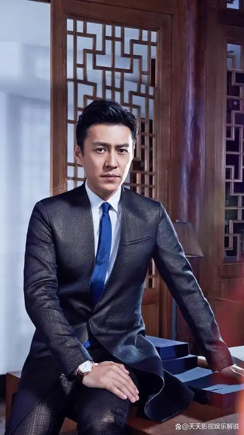 靳东两会提案上热搜,演员要多体验生活