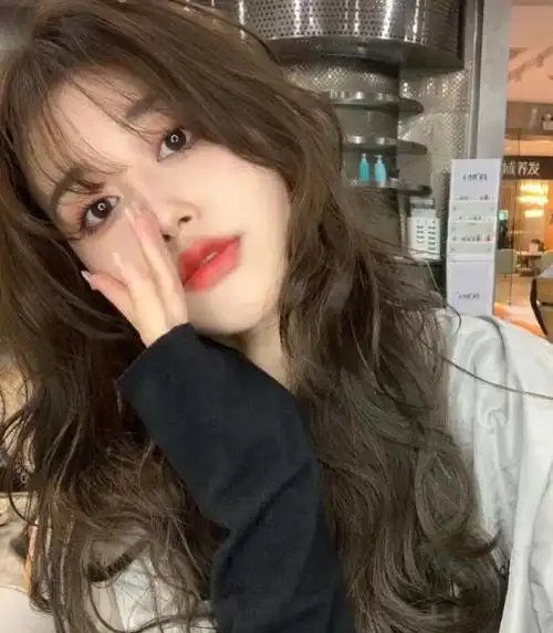 脸大适合烫哪种卷发