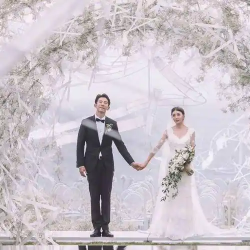 贾静雯:嫁两夫生三女,与前夫冰释前嫌后,现任老公帮我们拍照_生活