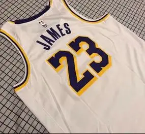 出湖人队詹姆斯 23号白色球衣,衣服是全新的,吊牌都在!